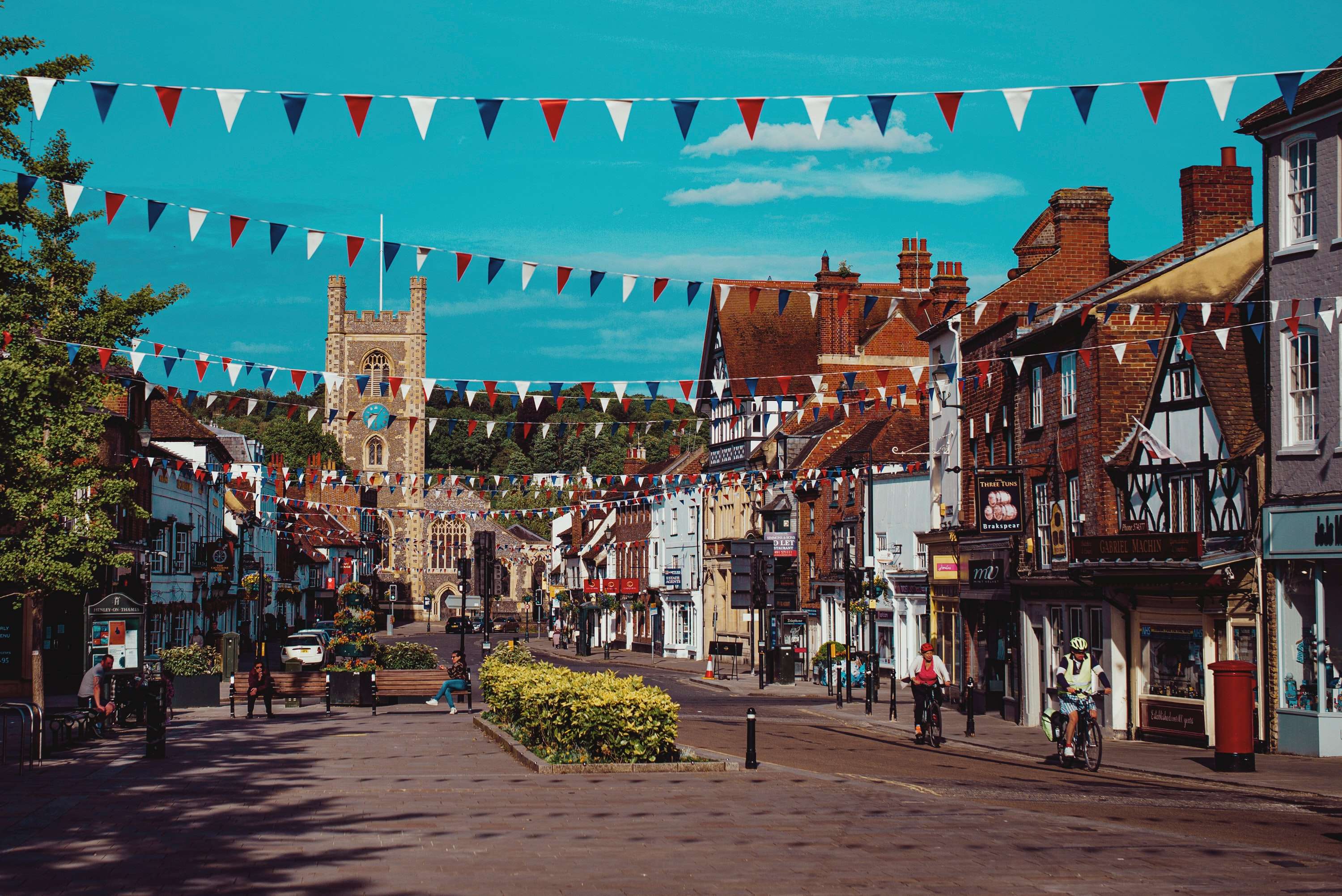 Henley town with bunting